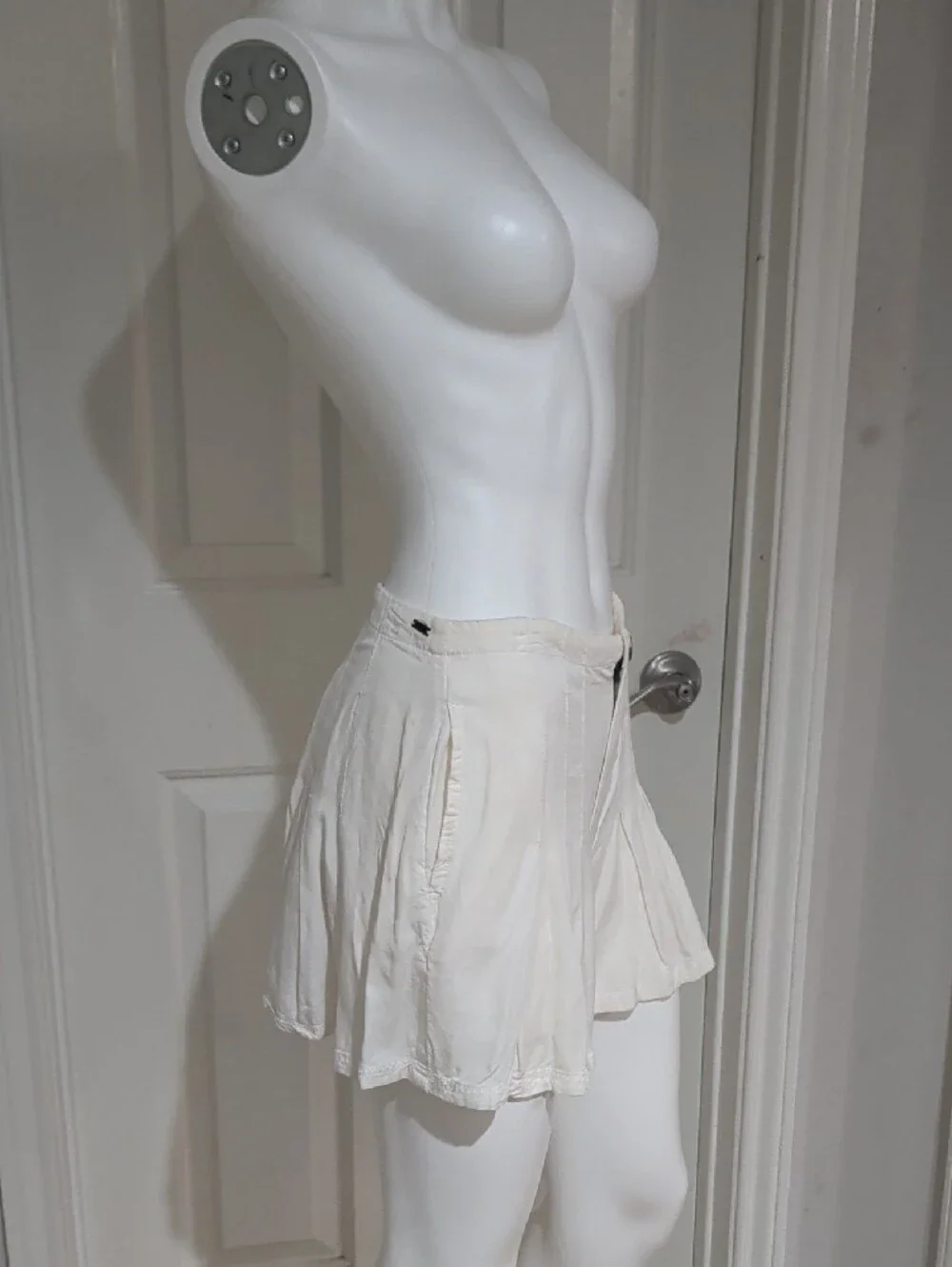 O'Neill White Pleated Viscose Shorts Women's Large